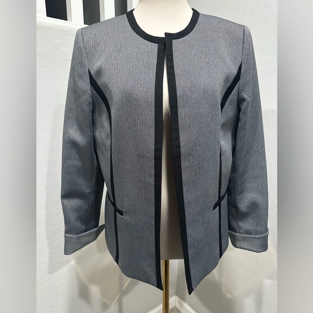 Black Label by Evan-Picone Women's Grey‎ blazer with black accents.